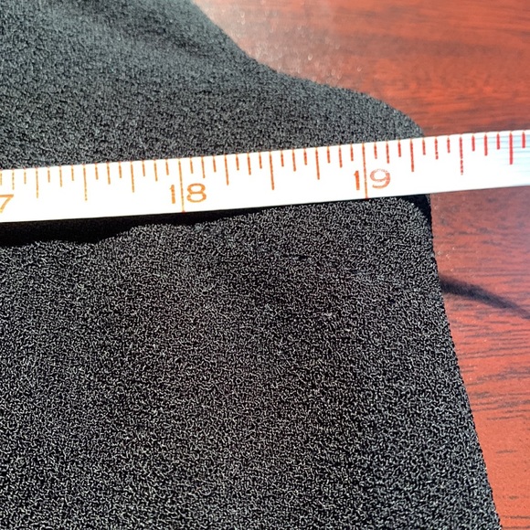 FAITH AND JOY crepe fabric scalloped arm - Picture 6 of 7